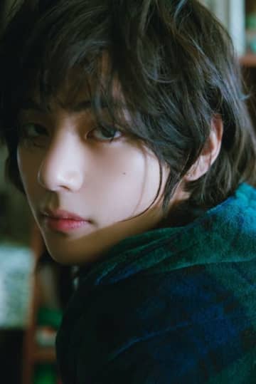 BTS・V、『Slow Dancing』がSpotifyで5億回再生突破！ソロ通算3曲目の快挙達成