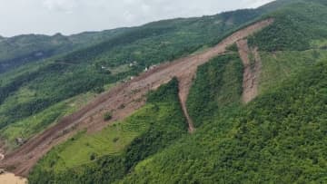 地滑りで4人死亡　17人が住宅などの下敷きとなり救助続く　中国・貴州省