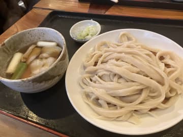 行列必至！並んででも食べたい！ 噛みしめながらいただく骨太な“ザ・武蔵野うどん”「駕籠休み（かごやすみ）」
