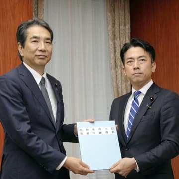 「進次郎構文」コメ担当大臣就任で早くも炸裂…農水省職員「君は改革派？ 保守派？」と聞かれ困惑