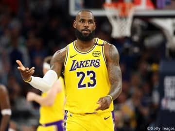 レブロン・ジェームズが3季ぶりにMVP票を獲得…ジョーダン超えで史上最年長記録を樹立