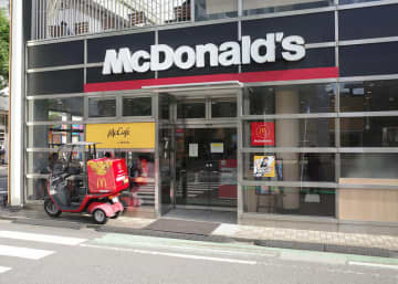 【食レポ】マクドナルドのご当地てりやきバーガー「北海道4種のチーズ」「瀬戸内レモンペッパーたまご」「博多明太ポテト」を一気に食す! 〆に「シャカシャカポテト 名古屋名物手羽先味」も!