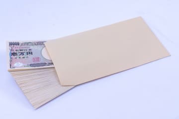 祖父母から大学の入学祝い「30万円」をもらった息子。仕送りを「月5万円」する予定ですが、税金の申告は必要ですか？ 非課税にするための方法とは？