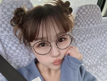 「これ付き合ってる？ペアルックじゃん」鈴木奈々、イケメン男性タレントとの"超近距離"ショットにSNS騒然