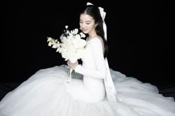 アイリン、結婚式を控えて美しいウエディングドレス姿を公開…人形のようなビジュアル