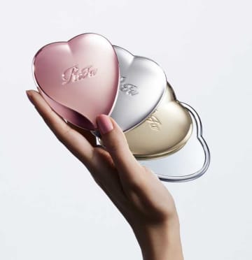【リファ】ときめきが映る、ハート型のヘアメイクミラーが登場♡