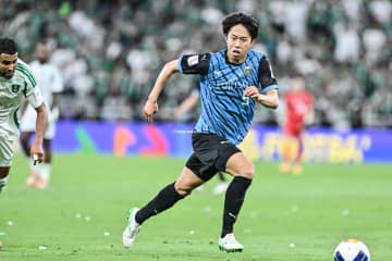 【川崎・佐々木旭が見せる特大級の進化。ピッチを攻守で圧倒できる理由とは(2)】攻撃時の果敢なプレーの背景にある、主力とCBを経験した意味。「それを意図して使ってくれていたのかな」