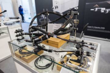 【HIGH END】フルテック、フラグシップ“Project V1シリーズ”の最後を飾る「スピーカーケーブル」を世界初披露