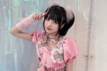 「非常識」と物議…人気アイドル（27）　化粧品テスター“顔面直塗り”で論争勃発→母親に叱られ反省