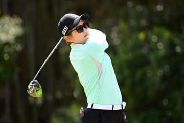 ＜速報＞ルーキー・前田羚菜が首位　成田美寿々2差、中村心は5差追走