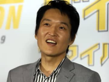 千原ジュニアがロバート山本を激写。ボクシング会場で寡黙に働く姿に「芸人とは違う顔」「渋すぎます」の声
