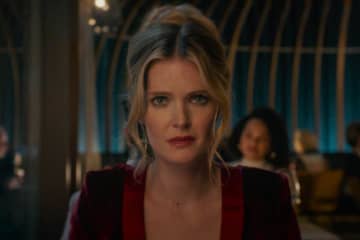 映画『DROP／ドロップ』謎の犯人から届く脅迫メッセージ、息子を囮にされたシングルマザーの運命は？