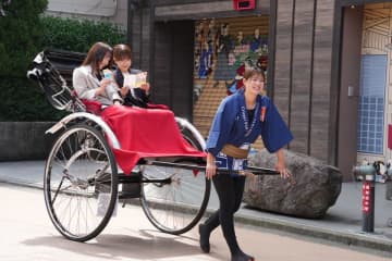 浅草の風物詩「人力車」×国民的アイス「チョコモナカジャンボ」がコラボレーションしたイベントを5月26日(月)～30日(金)の5日間限定で開催！浅草の街を巡る特別な体験を提供　～浅草の街を巡り、限定ステッカーを集めよう～