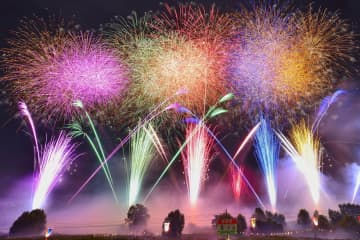 荒川河川敷で「いたばし花火大会 2025」東京最大・直径約360mの15号玉を含む約15,000発