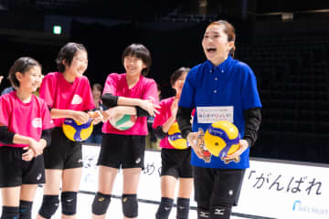「一生の宝にして」平野ノラさんがバレーボール教室初参加！ LaLaアリーナで小学生たちが笑顔に