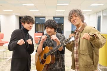 石崎ひゅーい、ドラマ『いつか、ヒーロー』撮影現場＆ロケ地での主題歌弾き語り映像公開