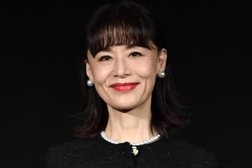 大地真央の「エルメス」贅沢使い　シャンデリアや壁全面にスカーフびっしり