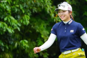 佐久間朱莉、ルーキー荒木優奈が首位で決勝へ　佐藤心結ら3位