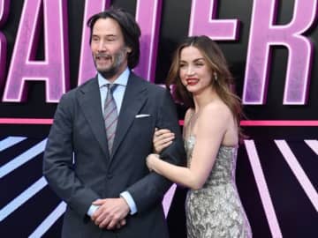 アナ・デ・アルマス、『バレリーナ』プレミアでキアヌとポーズ　噂のトム・クルーズの姿はなし