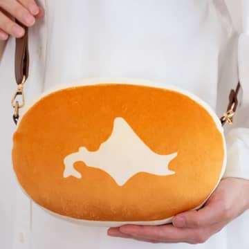 ヤマザキ「北海道チーズ蒸しケーキ」ほんものみたいなふわふわポーチ発売