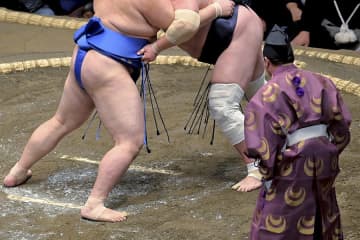「存在感が凄すぎ」大相撲中継に映り込んだ“85歳超大物タレント”にネット騒然　今場所もまた「来とる」