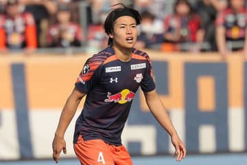 正直、長友佑都よりもJリーグでの活躍度は上なのになぜ選外？ パーソナリティ十分の19歳逸材にとって“壁”となったのは…【日本代表】