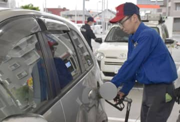 ガソリン定額補助開始　茨城県内消費者、歓迎の声　価格反映、店舗で差も