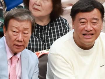 目立ってま〜す！「認知症公表」橋幸夫がアノ名物社長と大相撲観戦、SNSざわめき