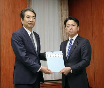 小泉氏に「国民の怒り収めて」。前農相のコメ失言が直撃の都議選候補、逆風払拭へすがる思い