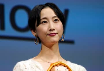 松井玲奈が至福の表情。「スコーンでしか得られない幸せがある」とアフタヌーンティーを楽しむ写真を公開