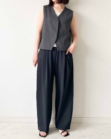 【ユニクロの黒】が名品級！ 大人コーデを格上げ「大本命アイテム」