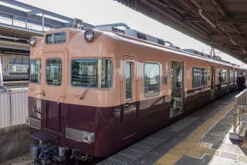 朝は満員・昼はガラガラ、年間赤字7.8億円。名鉄蒲郡線、それでも存続する事情