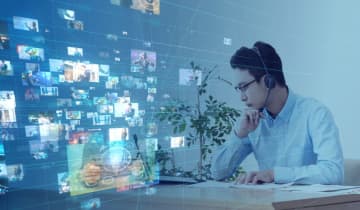 友人が会社を休んで「給付金」をもらいながらWebクリエイター能力認定試験の勉強をするそうです。基本手当と同額程度がもらえるそうですがどういうことですか？