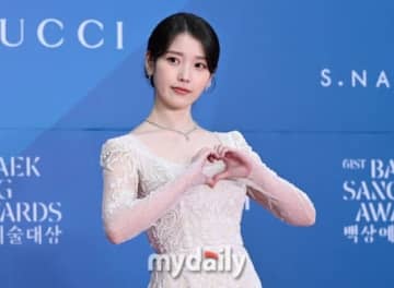 IU、収録曲「四角の夢」予告映像を公開…「マインクラフト」の世界観に注目