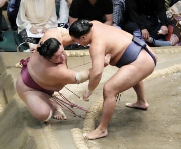 豊昇龍は10勝目、大栄翔4敗に　霧島、若隆景も2桁白星