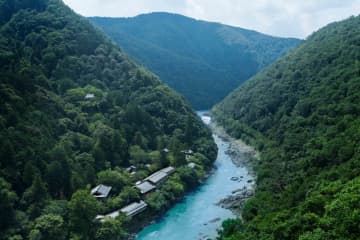 星のや京都“平安貴族”気分味わう夏の催し、蛍鑑賞や屋形船の祇園囃子など嵐山で