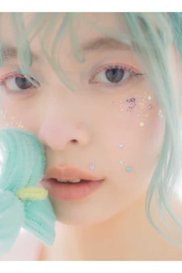 わき毛をそらないグラドル、そのままの姿を表現した写真集　アーティストとしても活動の個性派