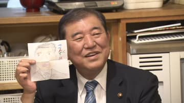 石破首相　子ども食堂で「米価もうしばらくお待ちください」　そっくり似顔絵に満面の笑み　子どもの貧困対策を強化へ