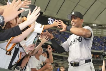 打って、守って、巨人・ヘルナンデス　真中氏「よく動いていますよね」
