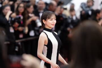 齊藤京子「一生忘れない経験」　初の主演映画で初のカンヌ国際映画祭　レッドカーペットに登場