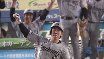 【ロッテ】19歳・寺地隆成が本拠地で初となる3ラン　ライトスタンドを埋め尽くしたファンのもとへ打球運ぶ