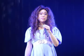 肉乃小路ニクヨが５０歳に「老眼一気に進んだ」 老化予防の筋トレで立派な力こぶ
