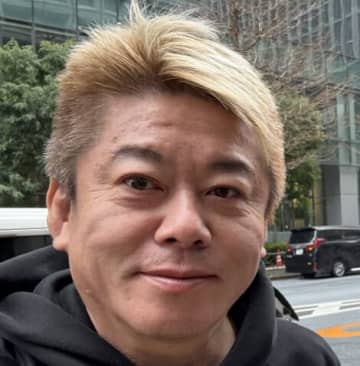 「同調圧力の象徴？」ホリエモン、エスカレーター問題を指摘　"謎ルール"の共感の声続出「マジ2列で乗ってほしい」