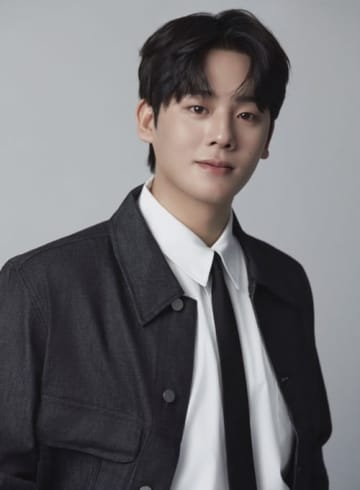 『ムービング』ボンソクから一変、イ・ジョンハが新プロフィールで見せた“大人の男”の顔