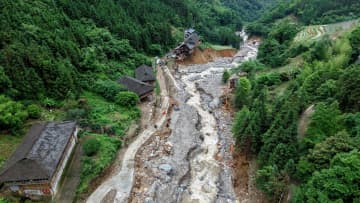 中国・広西竜勝県の土石流、なお5人不明　捜索続く