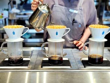 駅前に『ブルーボトルコーヒー』の国内最新店舗オープン！〜黒猫スイーツ散歩 高輪ゲートウェイ編④〜