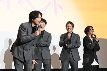 ＷＥＳＴ.主演映画で大阪凱旋、重岡大毅「反響大好き」と笑顔