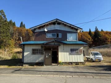 広い土地付きの2階建てが100万円！里山の風景を望むのどかな環境に立地【秋田県羽後町】米や野菜、果物の栽培が盛んな食材の宝庫