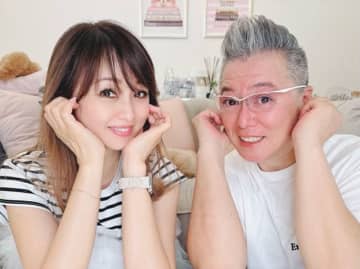 渡辺美奈代、夫との仲良し頬杖SHOTにファンほっこり「いつ見てもお似合い」「素敵なご夫婦」