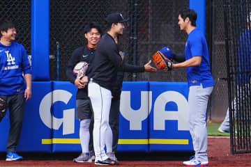 大谷翔平が“先輩ガン無視”　試合前にまさか…米放送局は爆笑「からかっている」